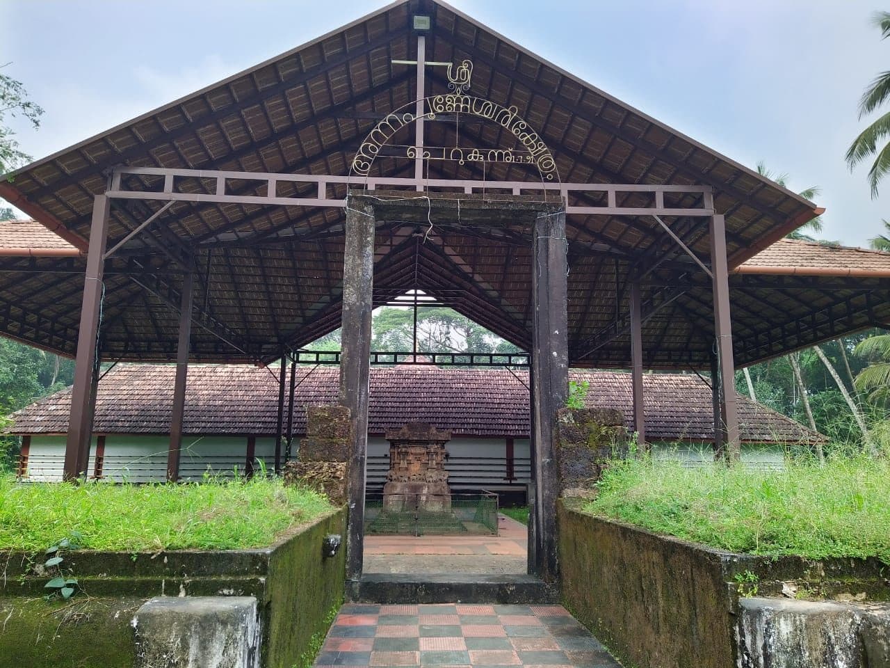 CHERUKUNNU BHAGAVATHY KSHETHRAM(Unit of Kizhakke Covilakam Central Devaswam)